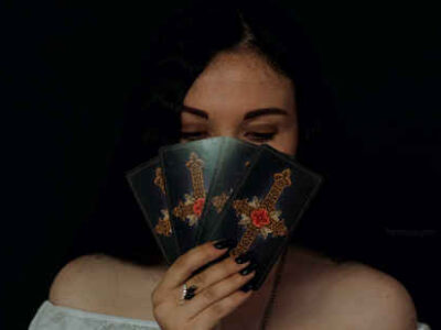 Консультація таролога онлайн, послуги гадання на картах Таро