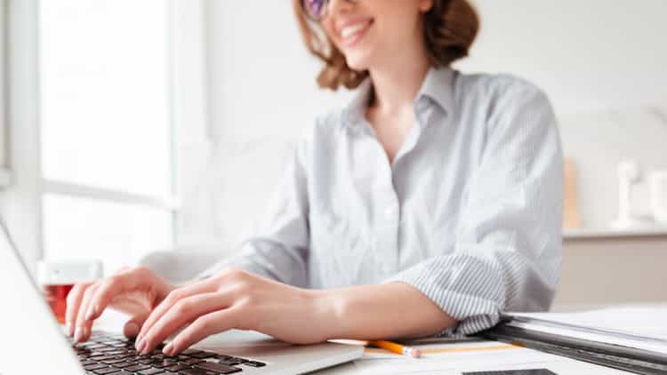 Віддалена робота з гнучким графіком - вакансія перекладач в шлюбну агенцію