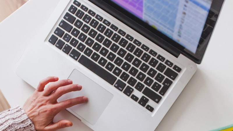 Заробіток на написанні відгуків та коментарів, додаткова робота для підлітків в інтернеті