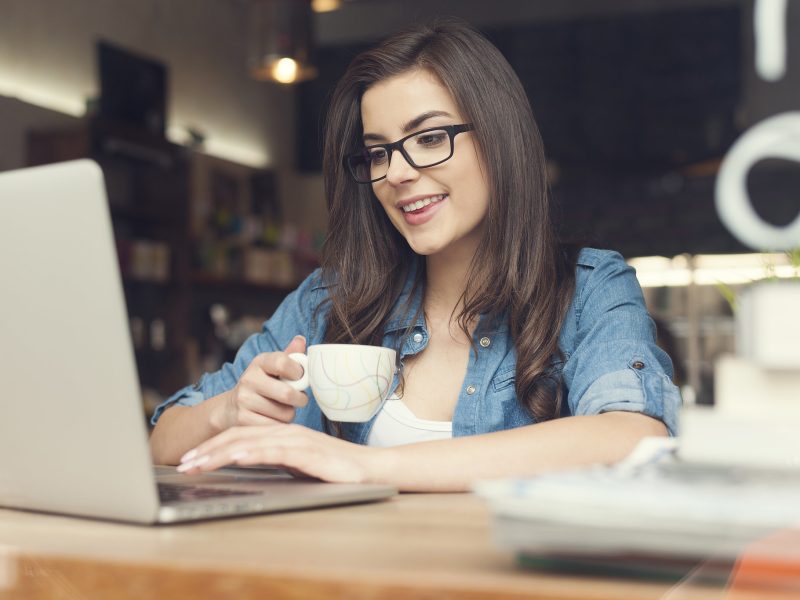 Менеджер онлайн-платформ та контенту (віддалено, високий дохід від активності)